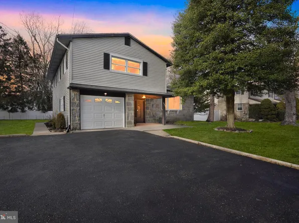 323 Parry Rd, Cinnaminson, NJ 08077