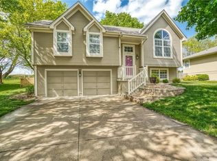 2004 SW 1st St, Lees Summit, MO 64081