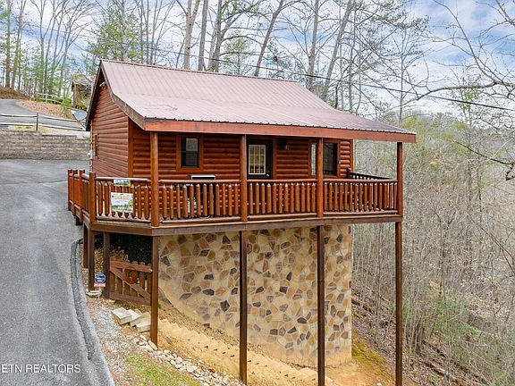 2nd image of 3830 Katelyns Ln