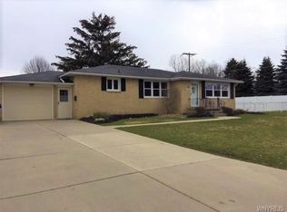 68 Gregory Dr, West Seneca, NY 14224