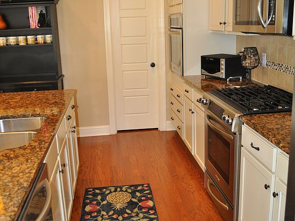 Pantry Door/Appliances
