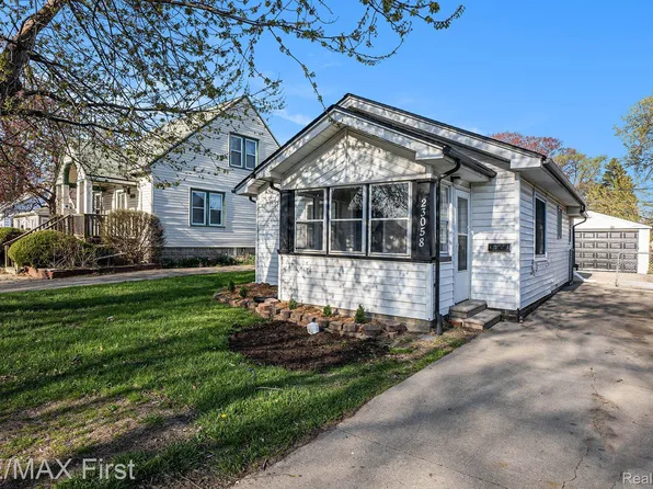 23058 Shakespeare Ave, Eastpointe, MI 48021