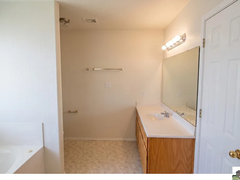 1906 Flagstaff Dr — Photo 16