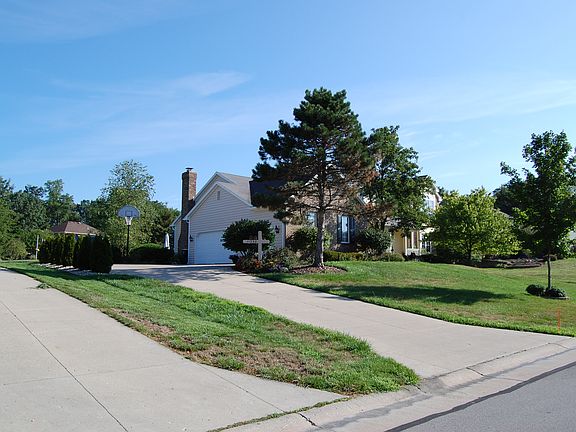 Street View Side Load Garage