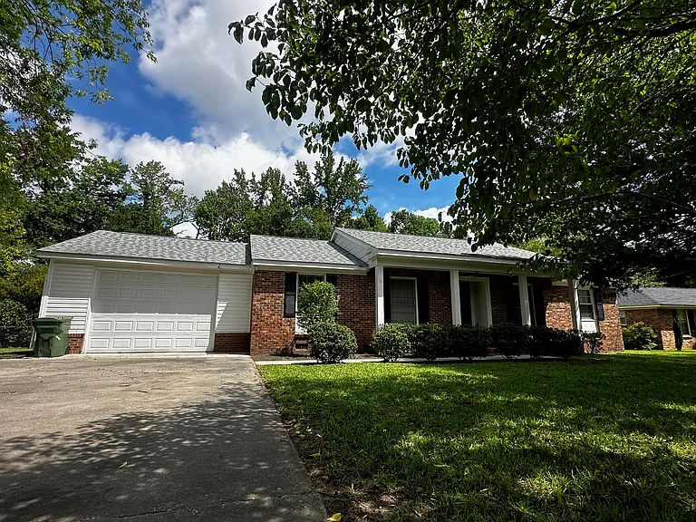 2527 Kingston Dr — Photo 2