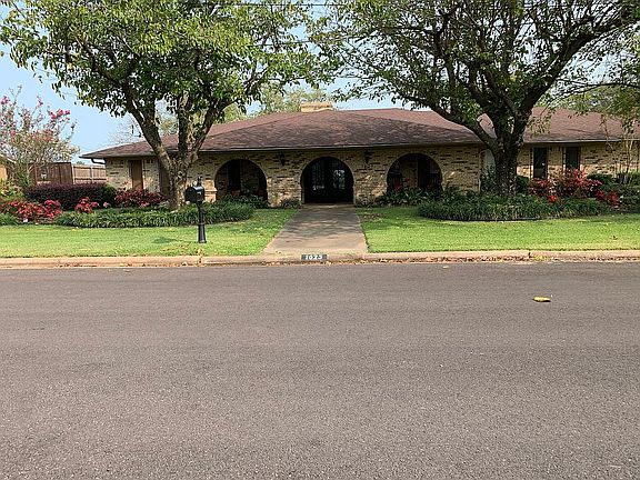 2nd image of 1625 Lakeshore Dr