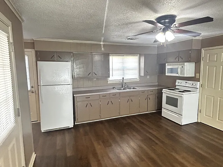 451 Mill St — Photo 5