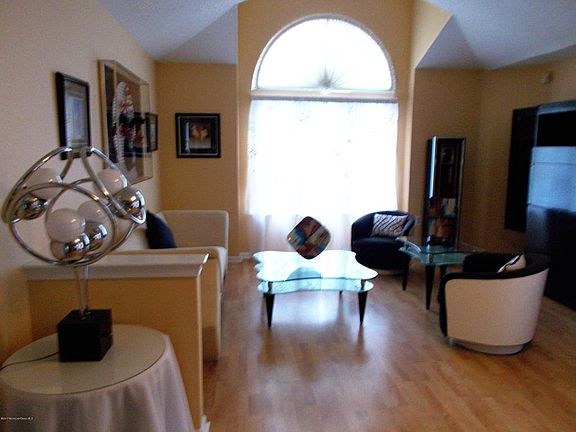 4th image of 5 N Avon Dr