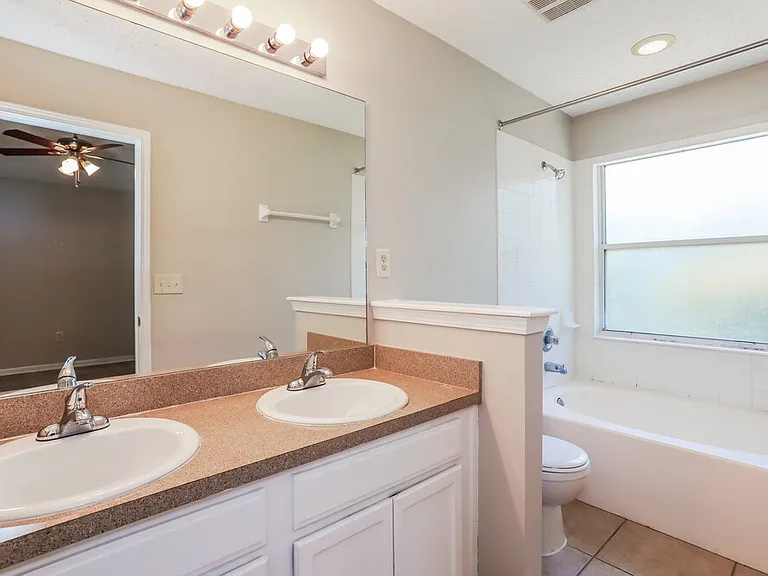 8073 Leafcrest Dr — Photo 11