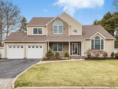 27 Ferraro Dr, Holbrook, NY, 11741