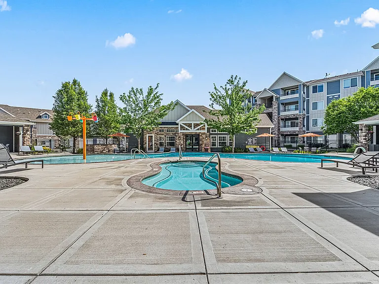 Kensington Apartments — Photo 44