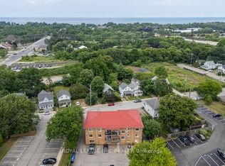 14 John St #301, Grimsby, ON L3M 1X5