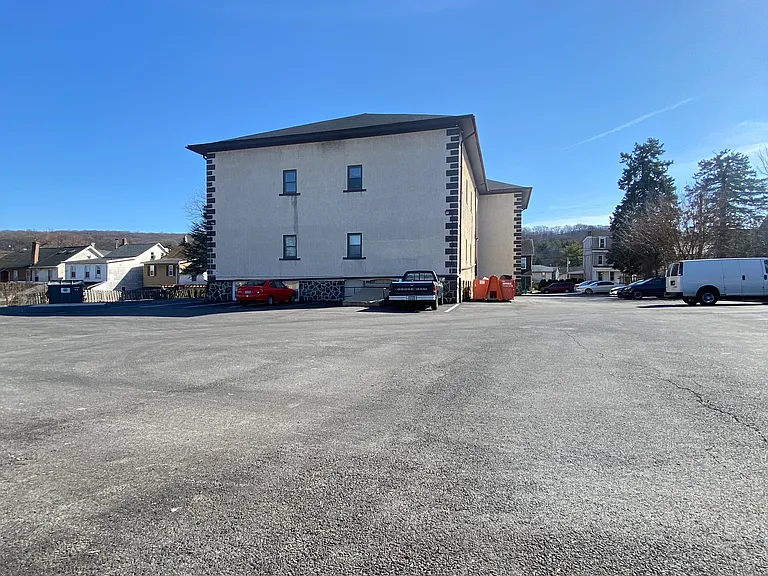 353 Broad St #10 — Photo 5