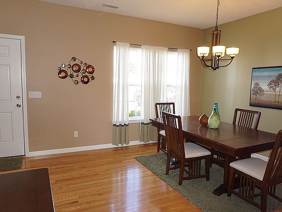 4th image of 2667 Day Lily Ln
