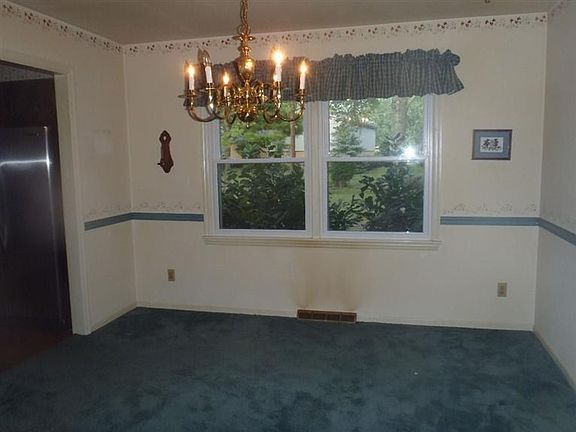 4th image of 4820 Longford Dr