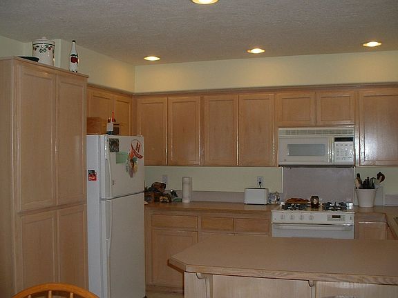 Great work space and storage