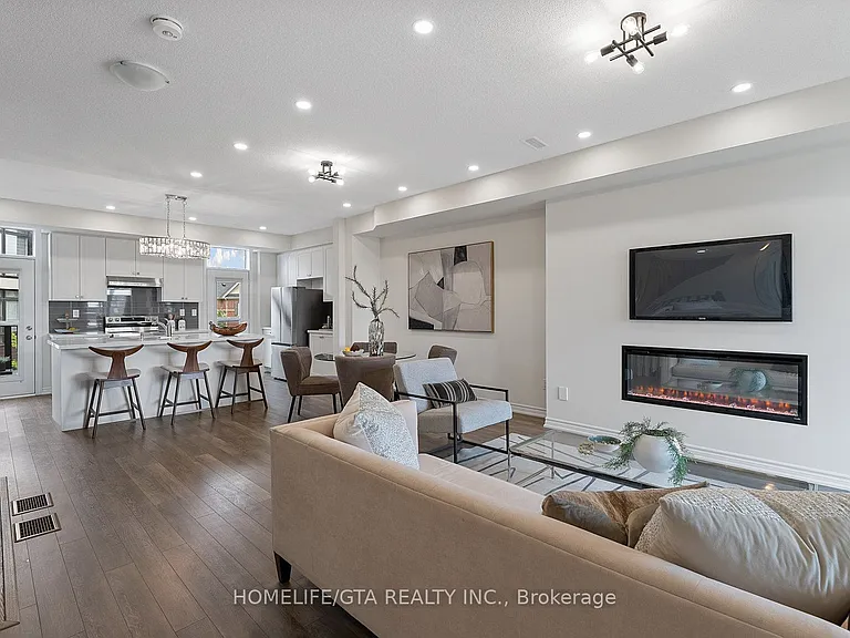 7 Holyrood Cres — Photo 12