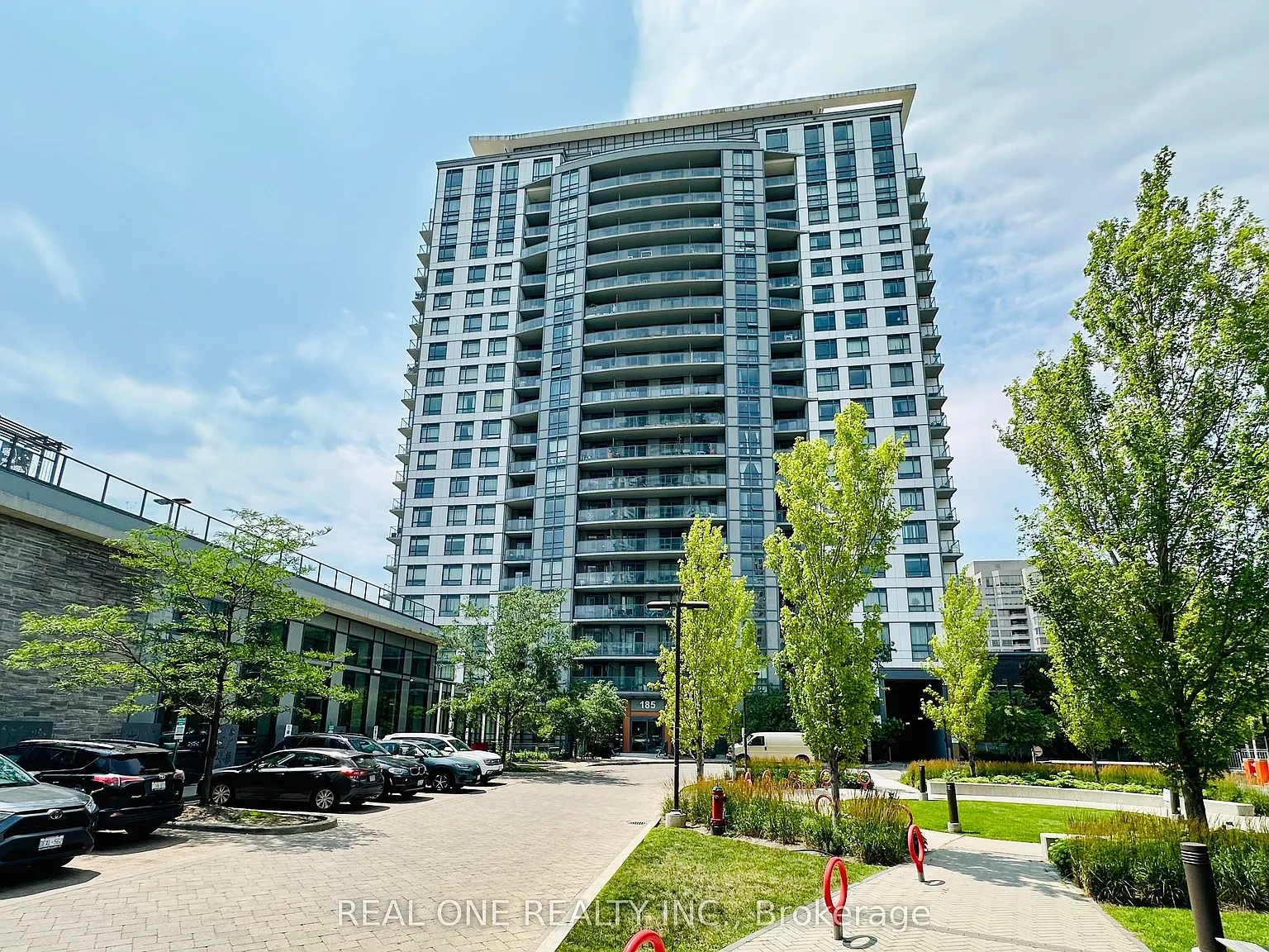 3 bed, $2,700 — Photo 1