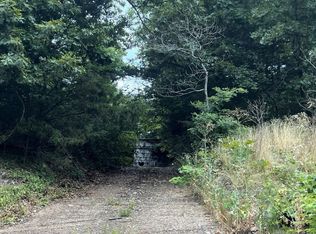 1041 Coach Dr, Ridgedale, MO 65739