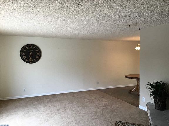 3rd image of 8030 W Deschutes Ave