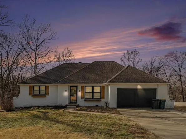 6706 NW Lawson Ln, Parkville, MO 64152