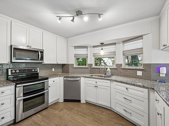 2nd image of 6833 Parkwood Dr