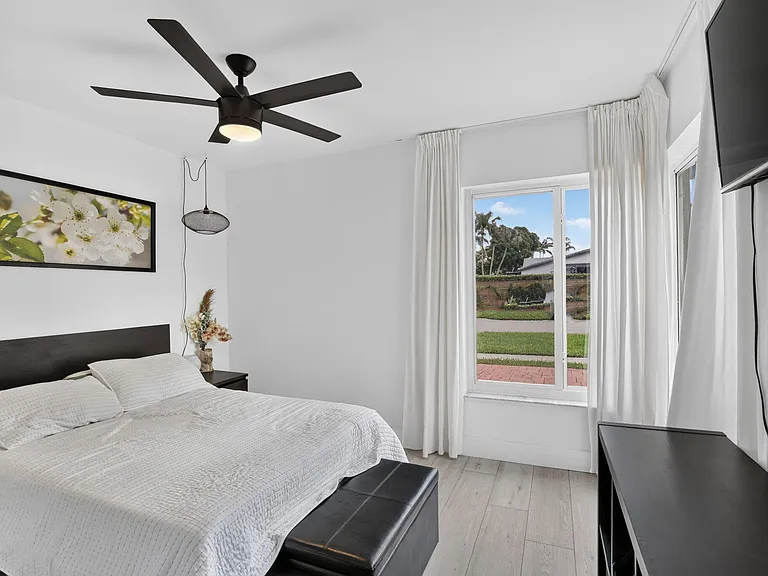 16709 SW 5th Ct — Photo 31