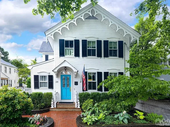 29 S Main St, Cranbury, NJ 08512