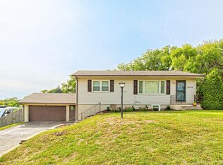 15242 Pinehurst Dr, Council Bluffs, IA 51503