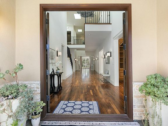 2nd image of 25 Jewell Pl