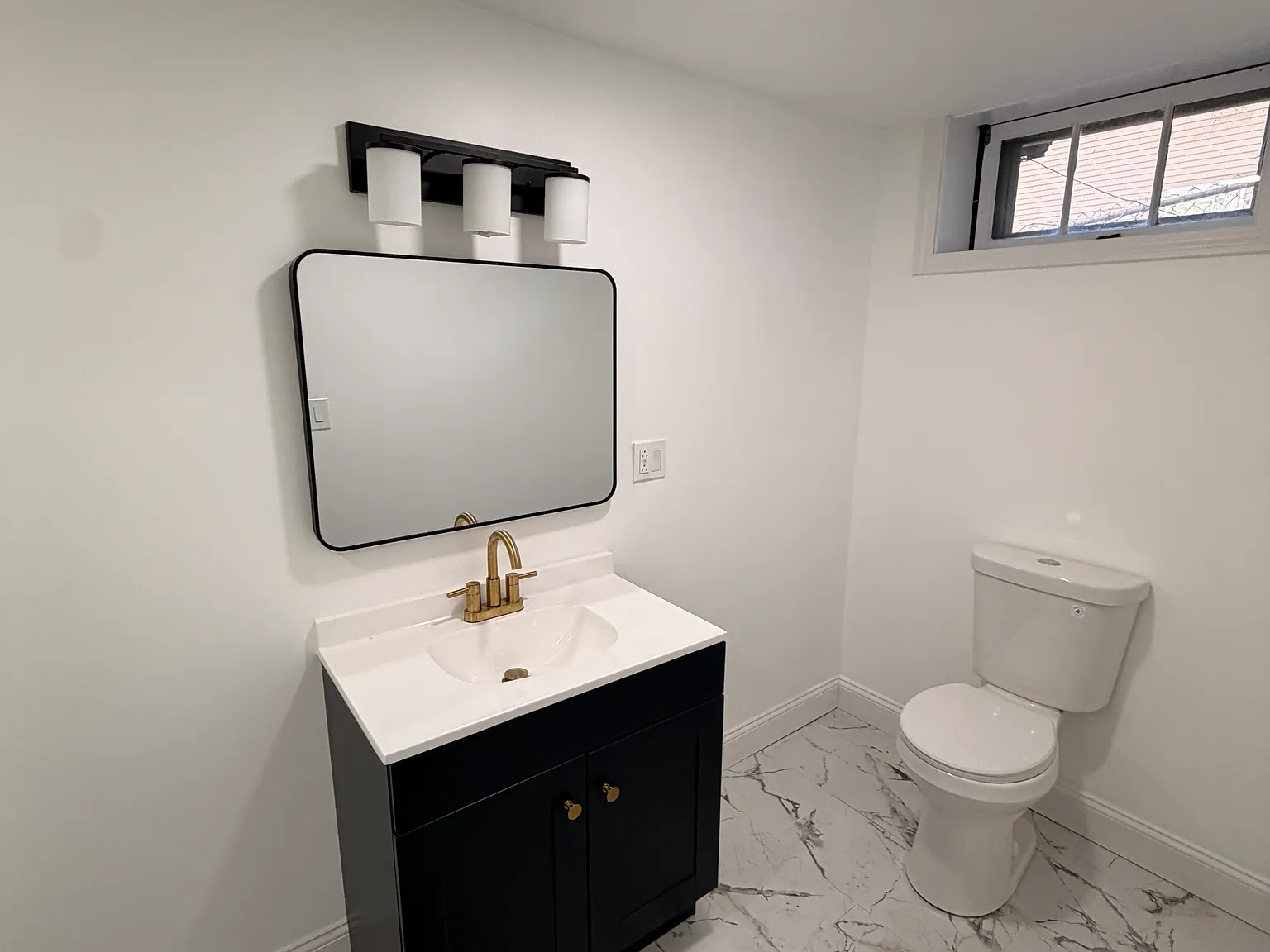 2 bed, 926 sqft, $2,000 — Photo 2