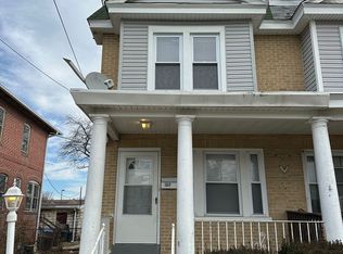 1517 Upland St, Chester, PA 19013