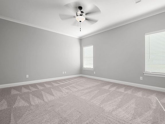 4th image of 216 Ridge Blvd