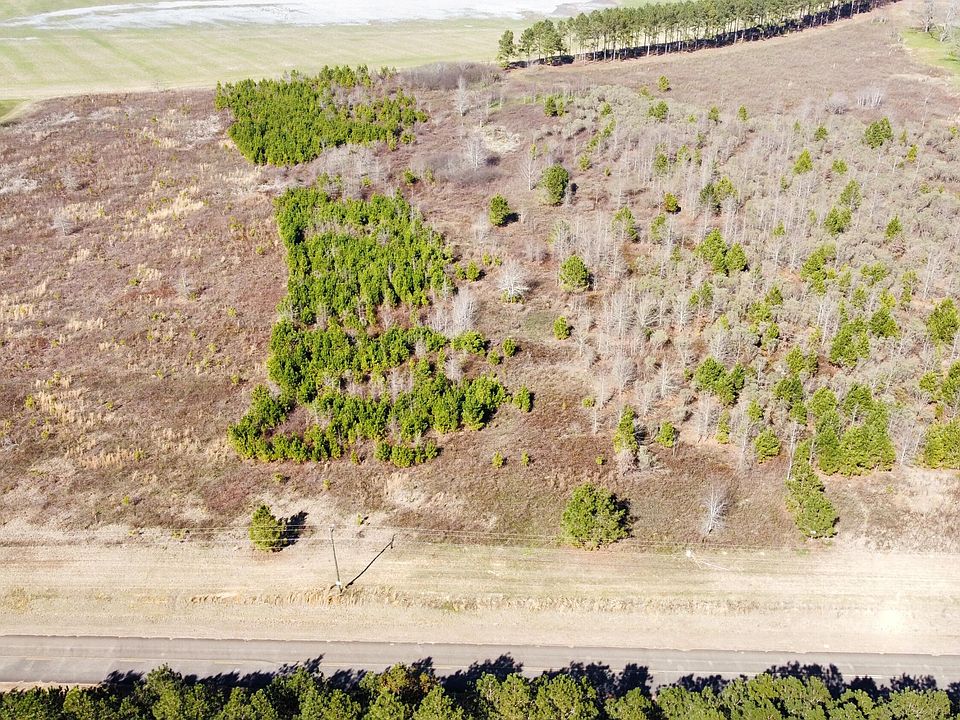 2nd image of 4 N County Line Rd