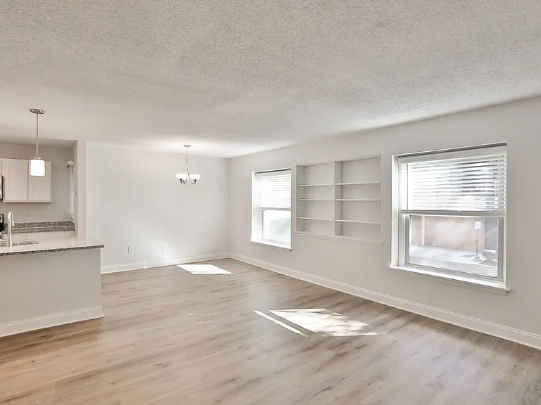 Spring Valley Apartments — Photo 7