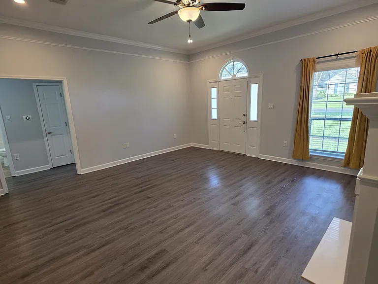 401 Hemlock Dr — Photo 2