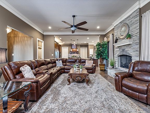 4th image of 110 Blue Grass Ct