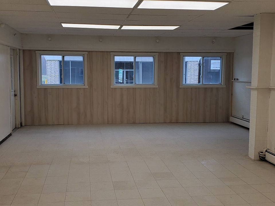 2nd image of 2042 Main St #9