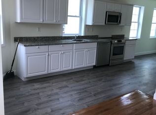 240 W 6th St #2, Lowell, MA 01850