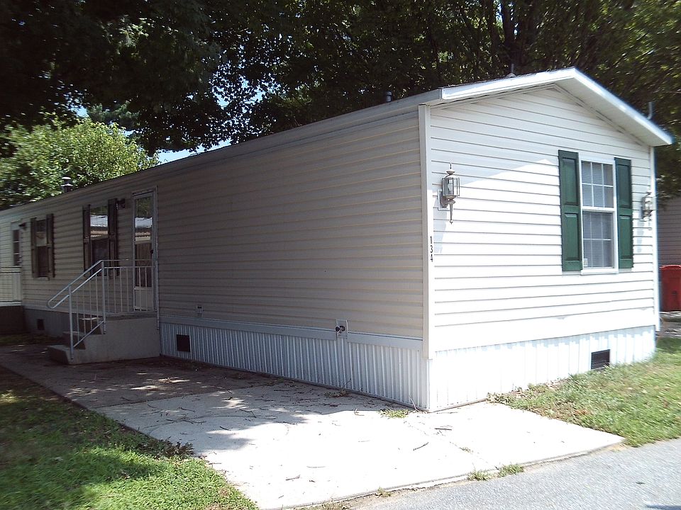 1st image of 134 Maple Dr