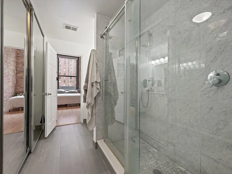 300 W Grand Ave #307 — Photo 13