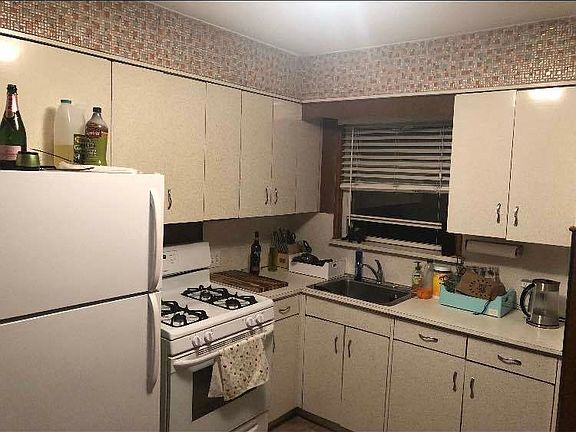 2nd image of 26-02 Hoyt Ave S #2L