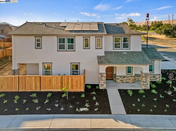 115 Campoli Dr, Morgan Hill, CA 95037
