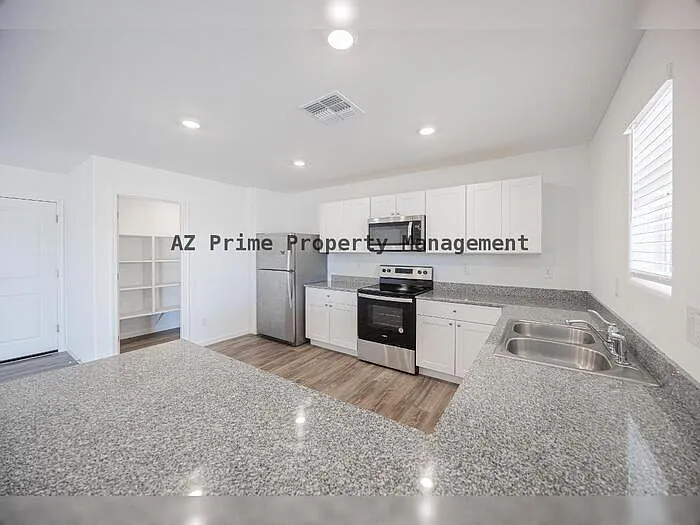 28 S Naples Ln — Photo 10