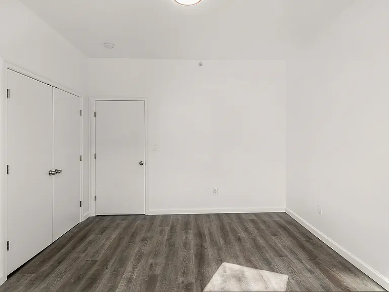 1047 Morris Ave #5 — Photo 13