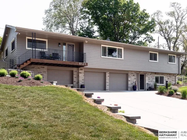 8121 N 38th St, Omaha, NE 68112