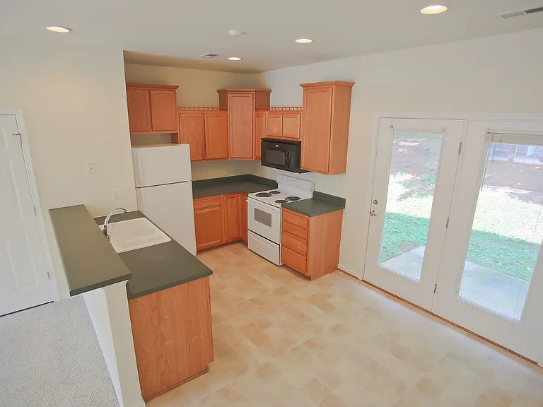 1811 Webland Ter — Photo 14