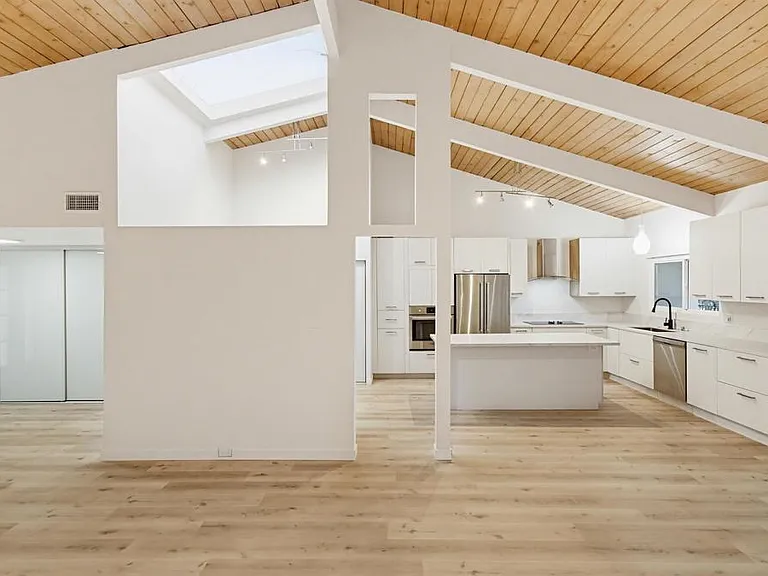5605 Soledad Mountain Rd — Photo 17