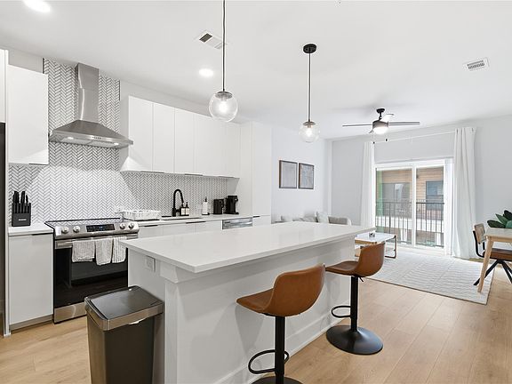 3rd image of 2500 Longview St #219