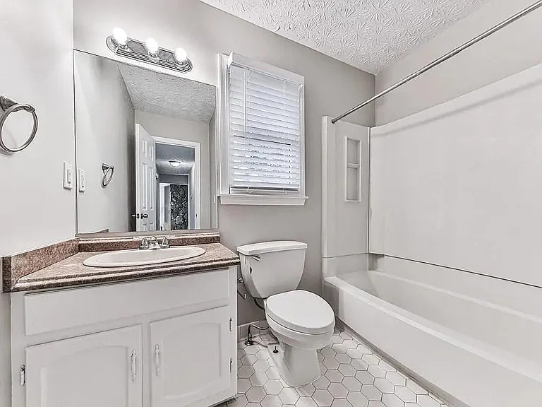 2189 Chartwell Dr — Photo 29